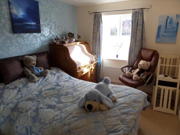 BEDROOM 2