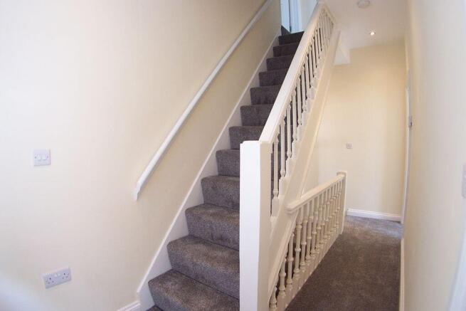 4 bed Semi-Detached to rent Image 12