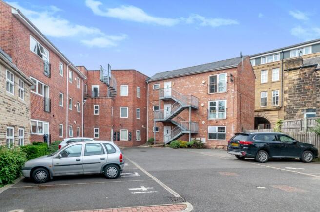 2 bed Flat to rent Image 10