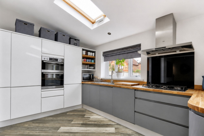 4 bed Detached for sale Image 10