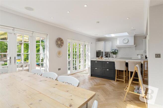 Springfield Gardens, Upminster, RM14 photo 4
