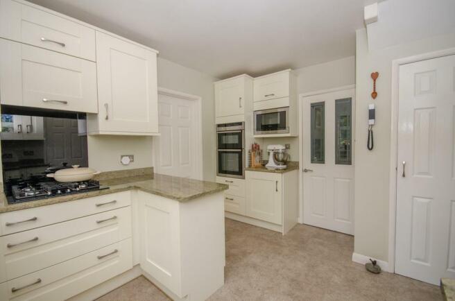 Kitchen pic 3.jpg