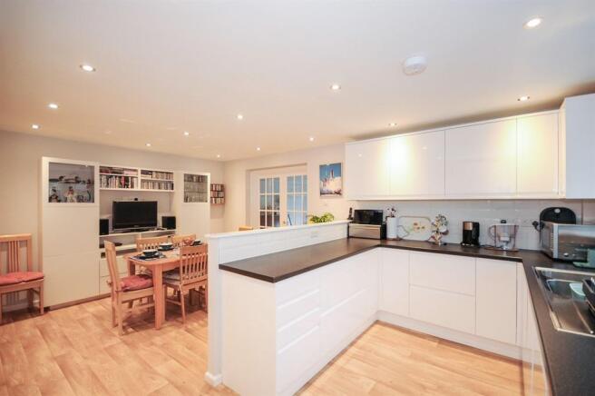 Kitchen/Dining Area