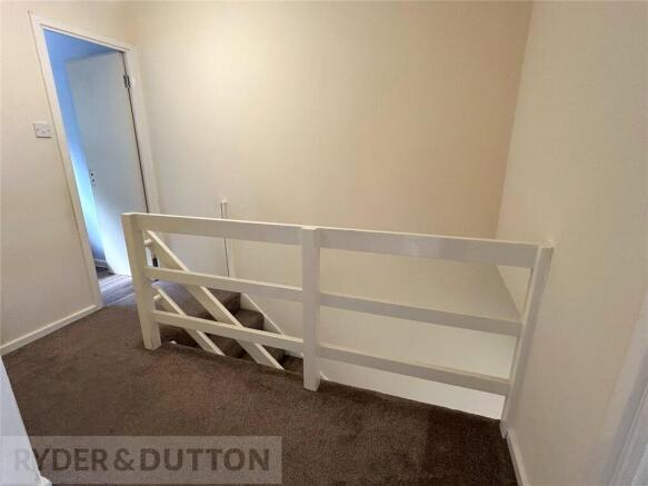 3 bed Terraced to rent Image 6