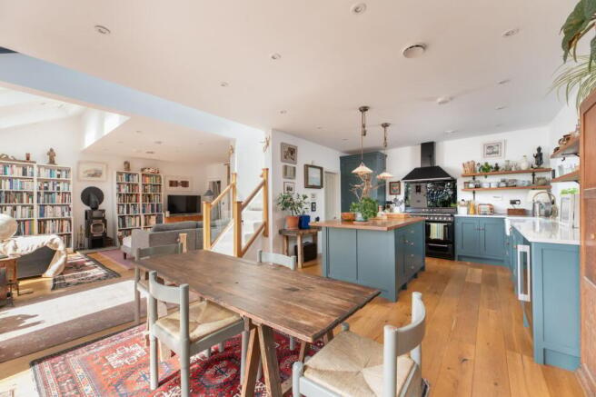 4 bed Detached for sale Image 5