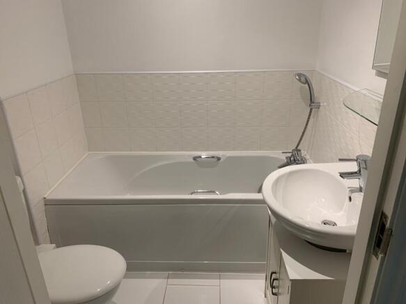 2 bed Apartment to rent Image 7
