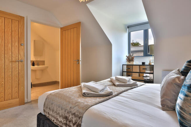 3 bed Apartment for sale Image 11