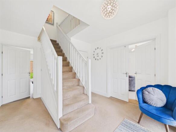 5 bed Detached for sale Image 5