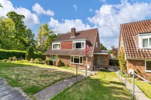 29, Hunters Way, Royston SG8 9HH