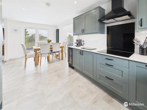 KITCHEN/DINING ROOM