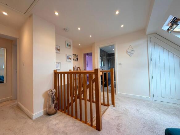 4 bed Semi-Detached for sale Image 12