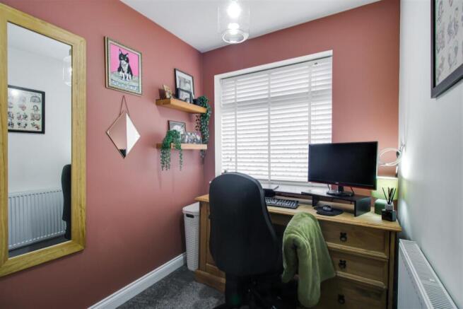 3 bed Semi-Detached for sale Image 10