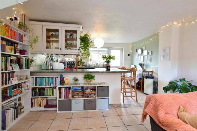 Kitchen/ Breakfast Area