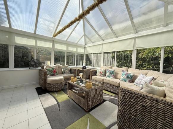 4 bed Detached for sale Image 9