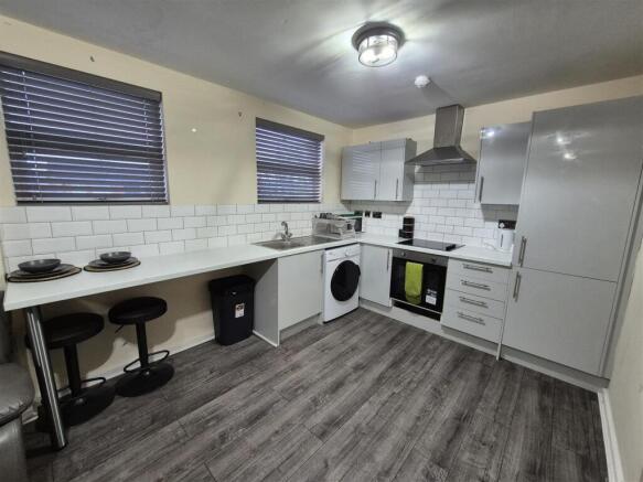 Open Plan Kitchen & Living Area