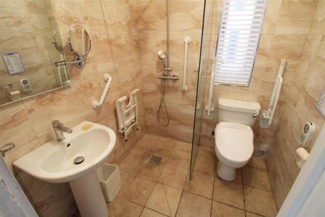 SHOWER ROOM