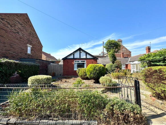 2 bed Semi-Detached Bungalow for sale Image 12