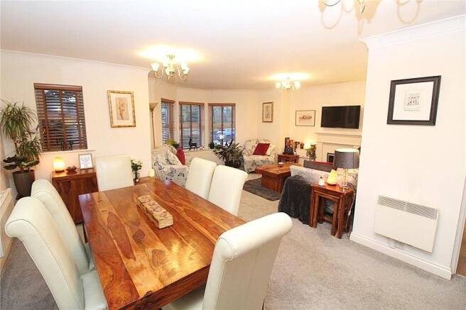 2 bed Flat for sale Image 4