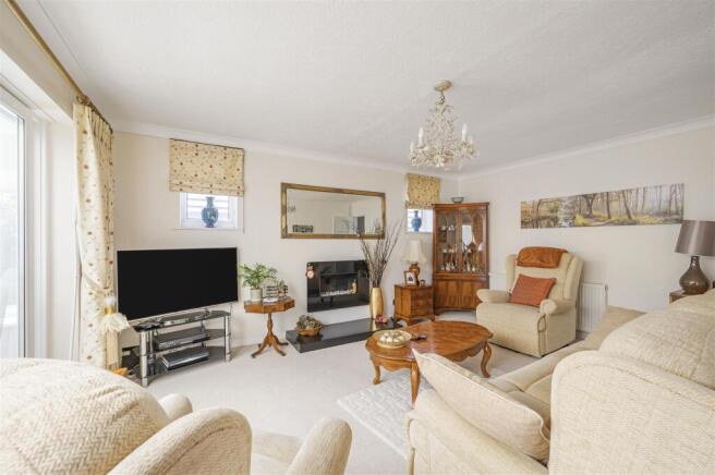 Lounge / Dining Room
