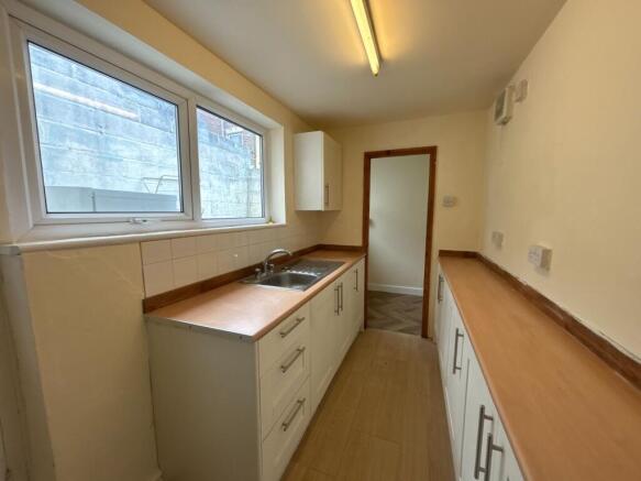 3 bed Terraced to rent Image 4