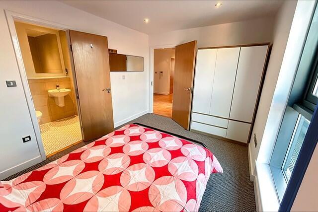 2 bed Apartment to rent Image 4