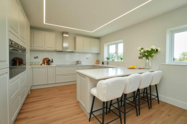 4 bed Detached for sale Image 5