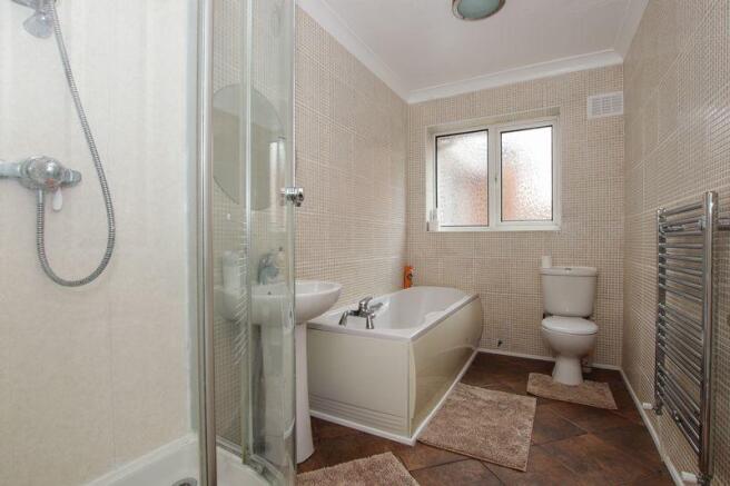 Family bathroo...