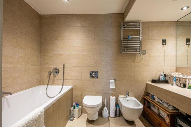 2 bed Apartment for sale Image 8