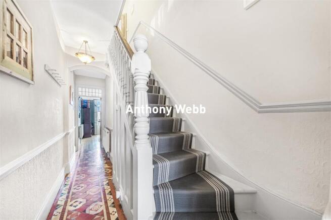 Lightcliffe Road, Palmers Green, N13 photo 4