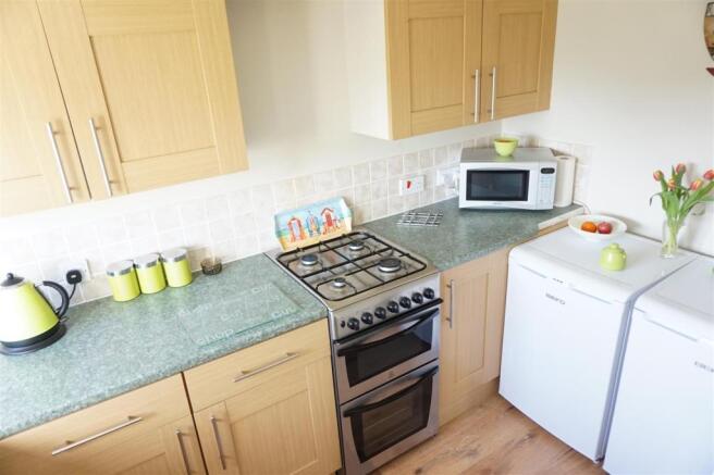 FITTED KITCHEN