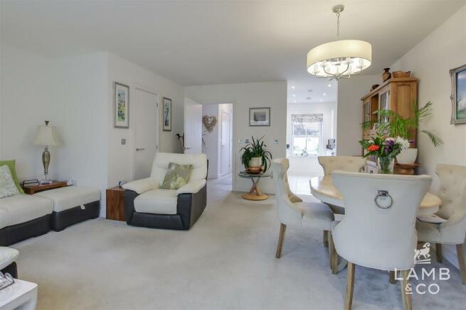 SITTING/DINING ROOM