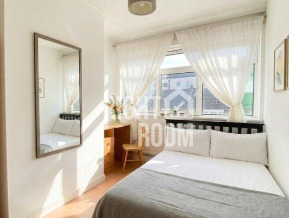 room-2-flat-12-gilbertson-house-e14-8pl-1064331