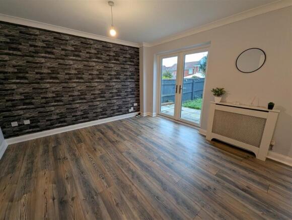 LOUNGE/DINING ROOM