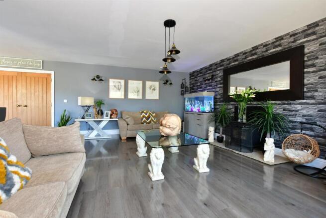 Lounge/ Dining Area
