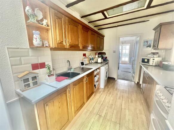 kitchen 2.jpg