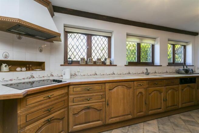 KITCHEN/BREAKFAST ROOM