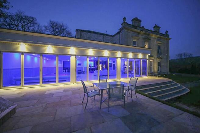 External Leisure Suite - Night