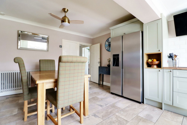 4 bed Detached for sale Image 6