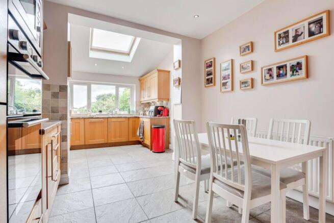 3 bed Semi-Detached for sale Image 4