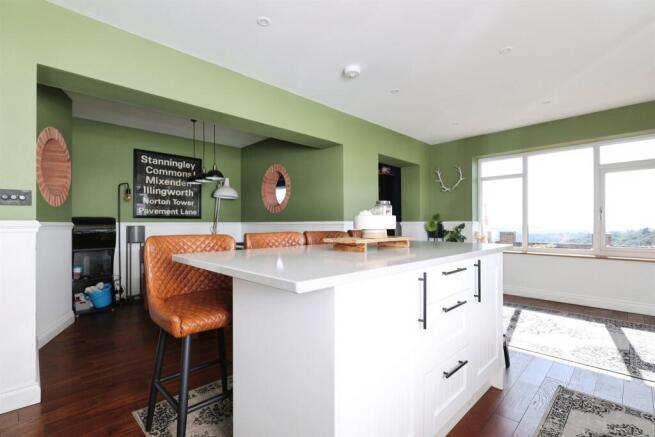 4 bed Semi-Detached for sale Image 8