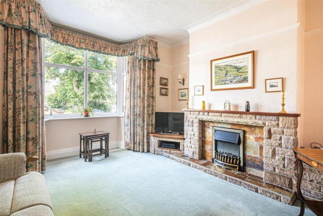 3 bed Semi-Detached for sale Image 3