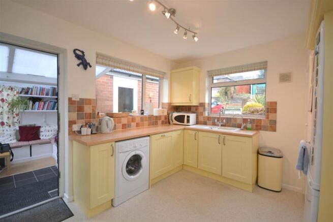 Kitchen a.jpg