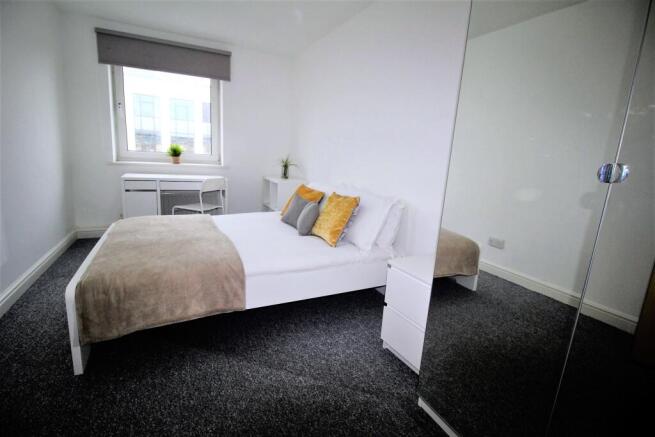 3 bed Flat to rent Image 7
