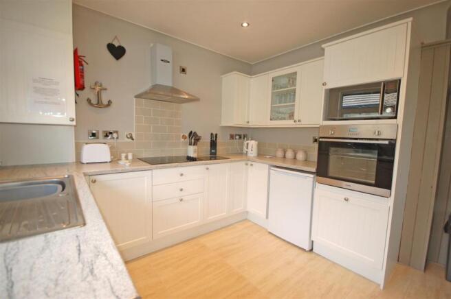 MODERN KITCHEN