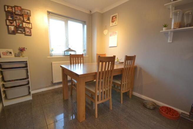 kitchen / breakfast 