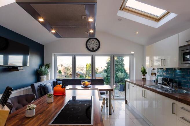 4 bed Semi-Detached to rent Image 4