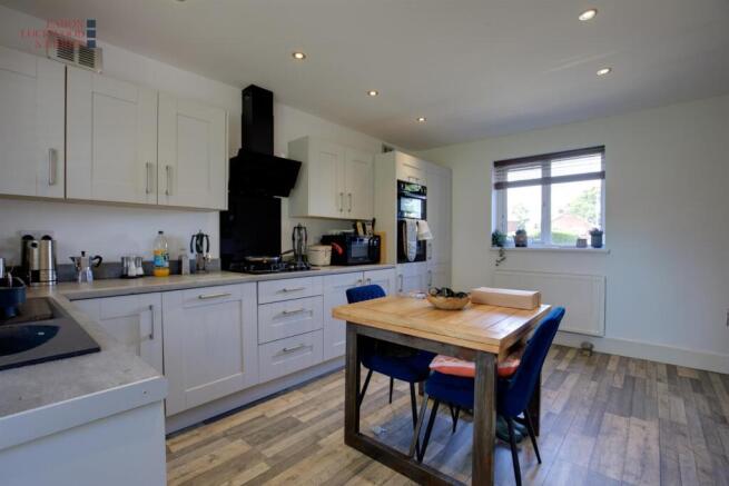3 bed Semi-Detached for sale Image 3