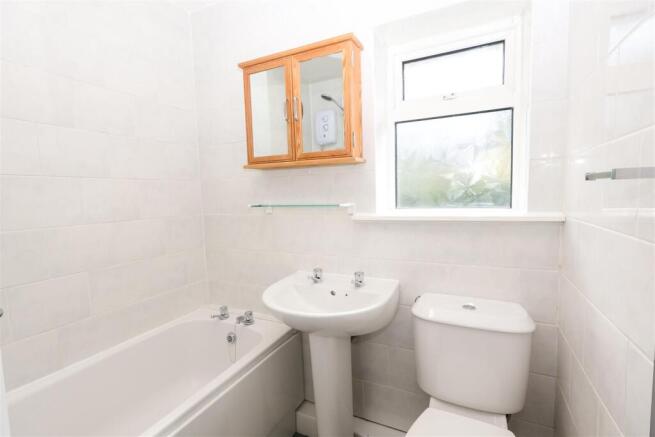 3 bed End of Terrace to rent Image 3