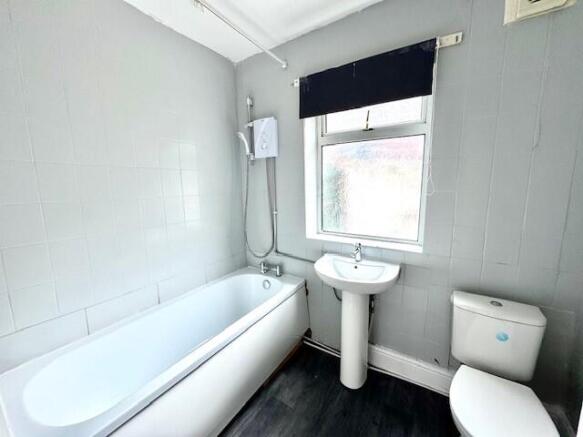 3 bed House to rent Image 4