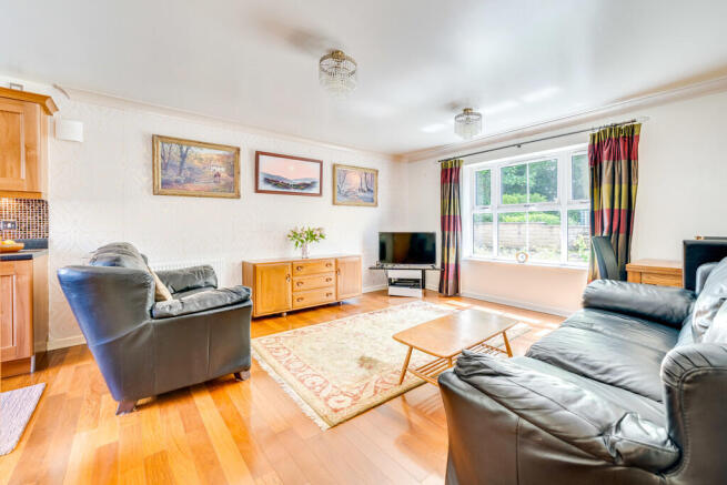 2 bed Apartment to rent Image 8